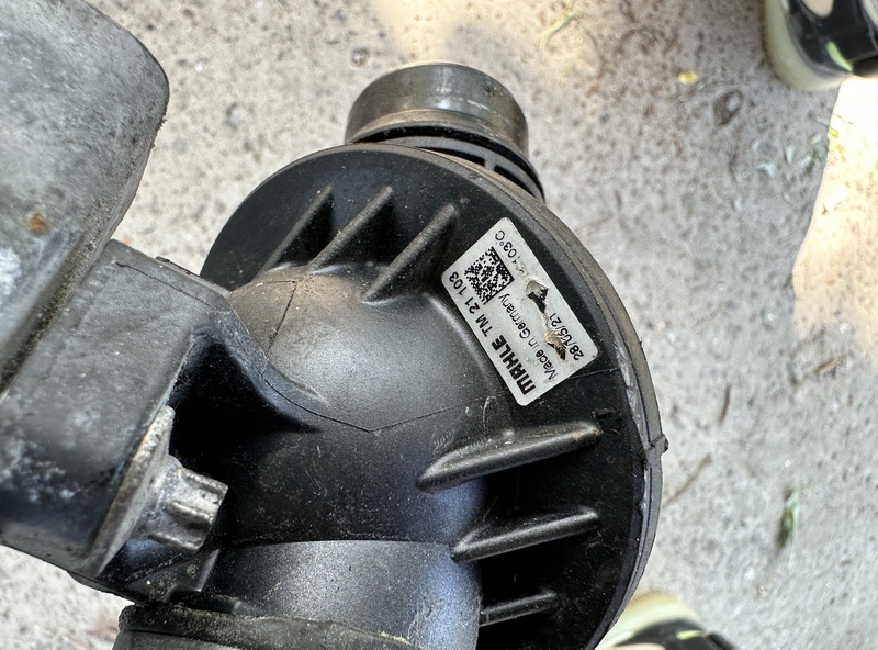 Piesă auto cod 11537601159